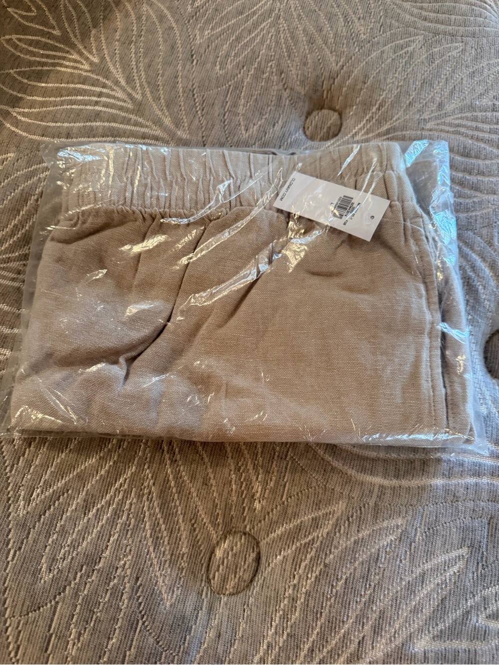 Old Navy Women’s Beige Solid Linen Pull-On Shorts in size L